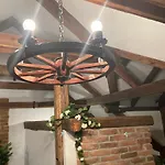 Apartmanovy Dum 13 Podkrovi 1 * Seč