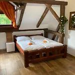 Apartmanový Dům 13 Podkroví 1 *