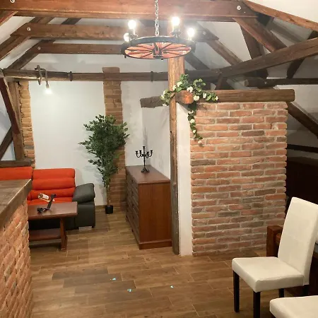 شقة Apartmanovy Dum 13 Podkrovi 1 *