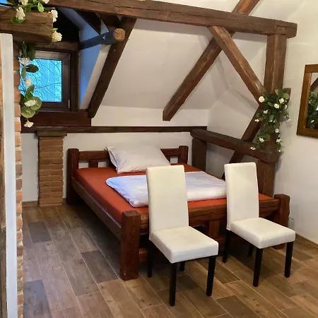Apartmanovy Dum 13 Podkrovi 1 Sec