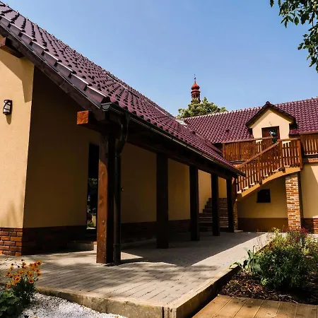 Apartmanovy Dum 13 Podkrovi 1 * Sec