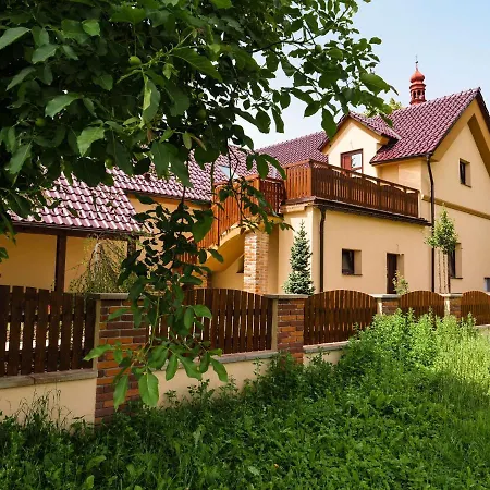Apartmanovy Dum 13 Podkrovi 1 Apartment *