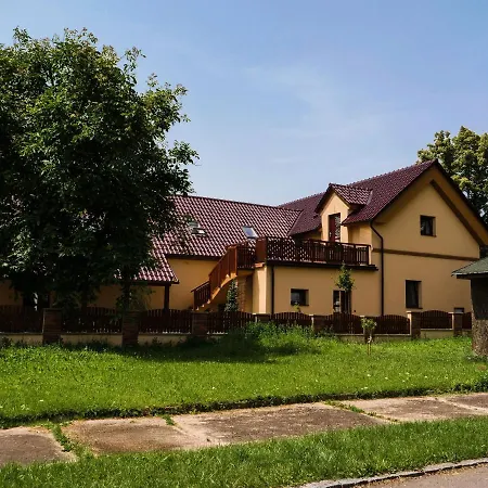 Apartmanovy Dum 13 Podkrovi 1 * Sec