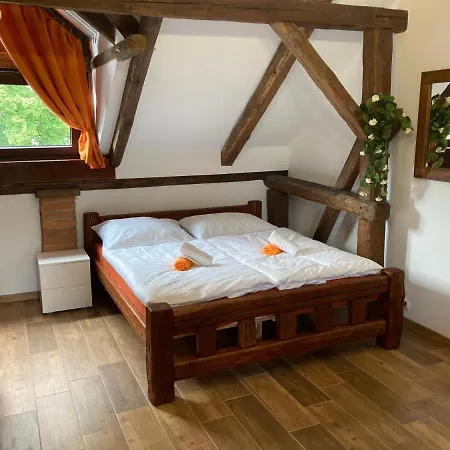 Apartmanovy Dum 13 Podkrovi 1 *
