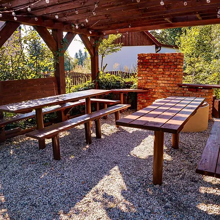 Apartmanový Dům 13 Podkroví 1