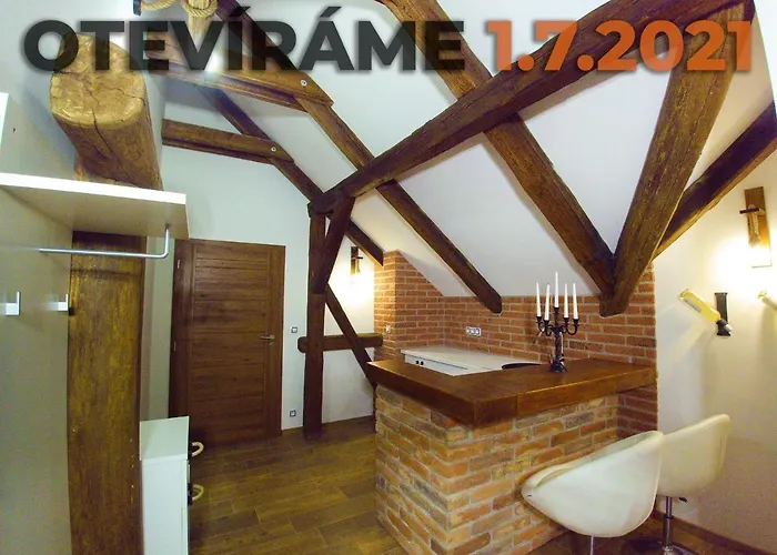 Apartmanový Dům 13 Podkroví 1