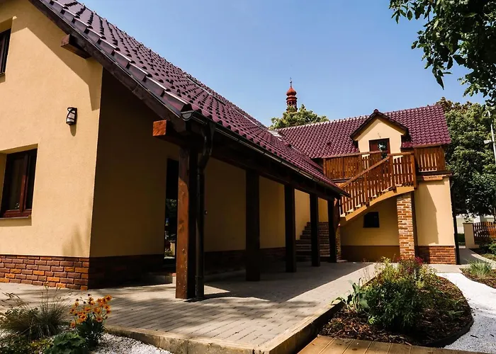 Apartmanovy Dum 13 Podkrovi 1 * Seč