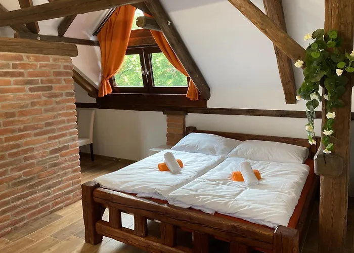 Apartmanový Dům 13 Podkroví 1